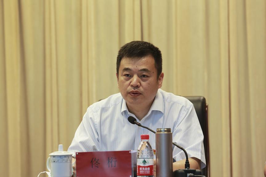 3.佟桁院长作年度工作报告fa.JPG